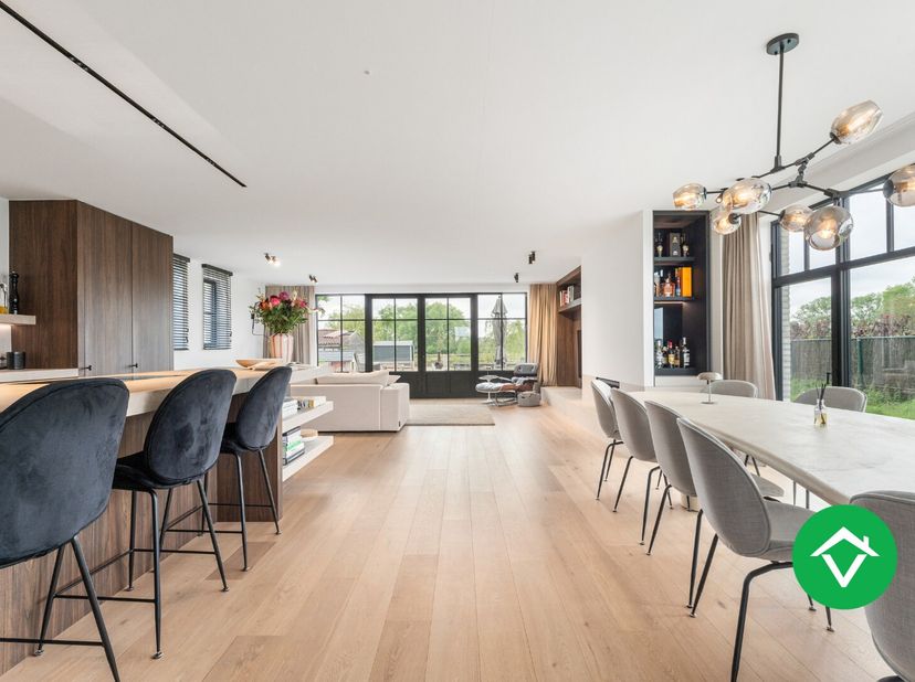 Deze alleenstaande woning is gelegen op een grondoppervlakte van 715 m² in de Mollestraat te Zarren.<br />
Deze tot in de puntjes afgewerkte instapkla