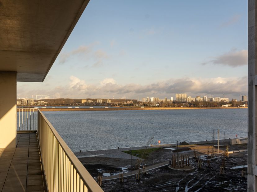 Hävn is ontworpen door de Zweedse architect Norlander. De Schelde voert de boventoon in zijn ontwerp, dat speelt met transparantie en licht. Elk appar