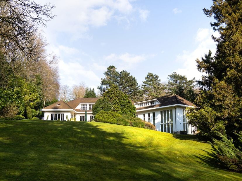 Prince d'Orange – Uitzonderlijk exclusief pand<br />
Deze prestigieuze villa, ontworpen door architecten Claire Bataille en Olivier Dwek, ligt aan een