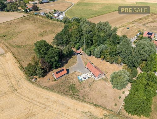                                         Hoeve te koop in Desselgem, € 850.000
