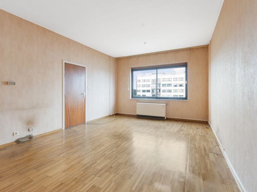 Wonen in het hart van bruisend Genk!<br />
<br />
Ben je op zoek naar een te renoveren appartement op&amp;nbsp;toplocatie, met ruimte, licht en uitzicht?