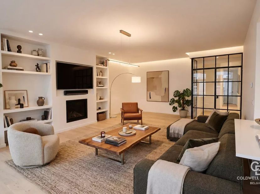 Luxe ongemeubileerd appartement van +-146m² gelegen op de 3e verdieping van een gebouw met lift, in het hart van de charmante en verkeersvrije Rue Jea