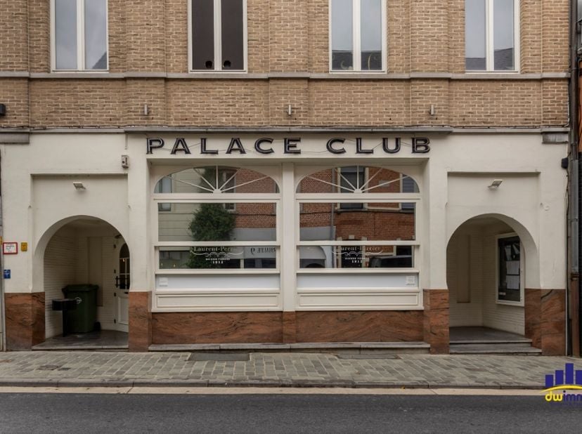 De Palace Club is sinds 1976 een gevestigde waarde in Aalst en staat bekend als het enige nachtrestaurant van de stad. Dankzij de jarenlange reputatie
