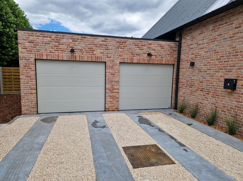 Garage à louer
                    à 8600 Esen
