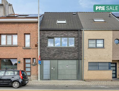                                         Magazijn met woonst te koop in Boom, € 495.000
