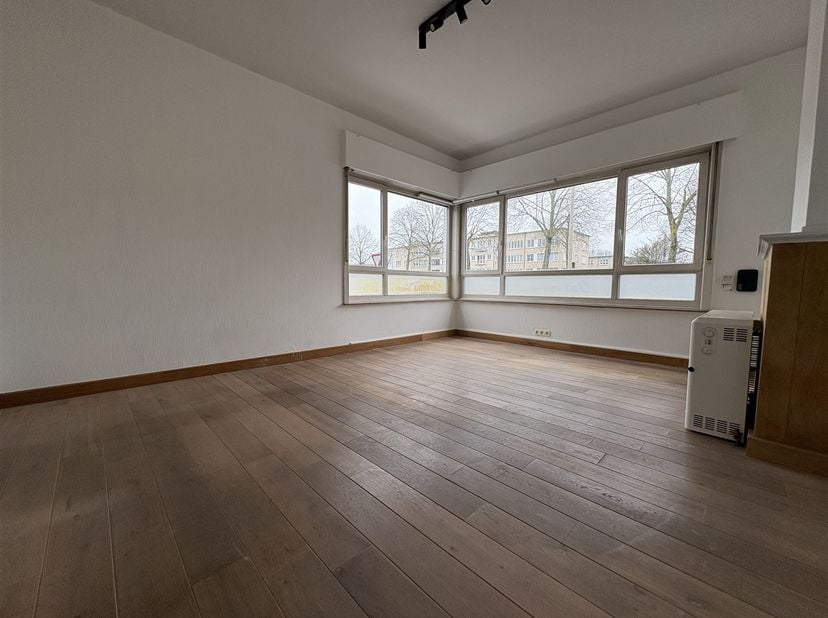 Kantoorruimte te huur in het hart van Wilrijk<br />
<br />
Bent u op zoek naar een praktische en aangename werkplek in Wilrijk? <br />
In een klein