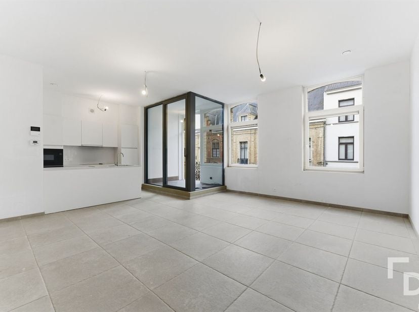 In de Rijselstraat te Ieper vinden we dit nieuwbouw appartement voorzien van 2 slaapkamers en 2 terrassen waarvan één inpandig.<br />
Het appartement