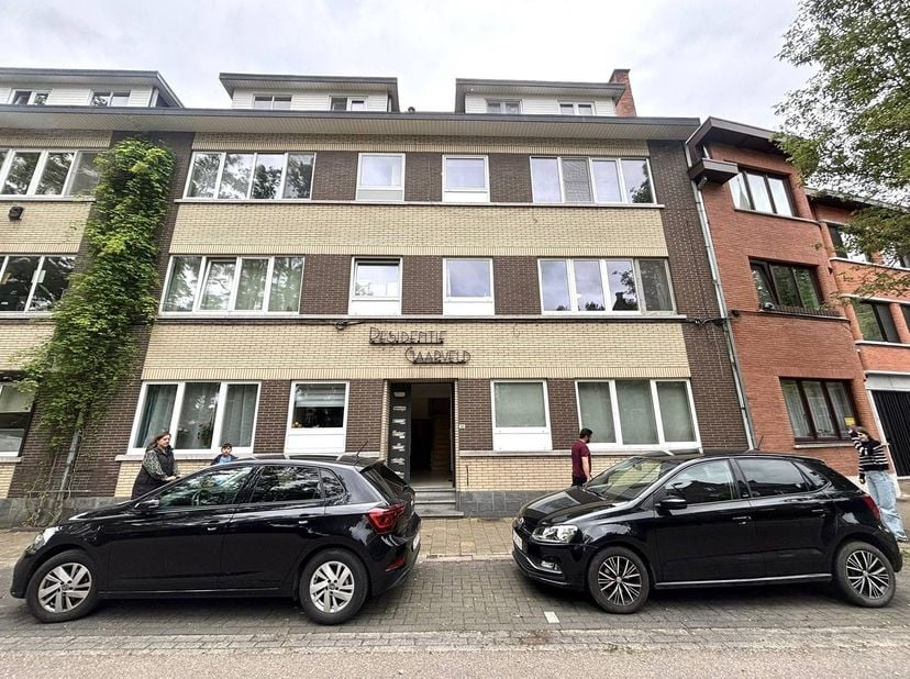 Dit appartement aan de Gaarveldstraat 40 bus 3 is te huur op een rustige en centrale locatie. Dankzij de gunstige ligging geniet u van een vlotte bere