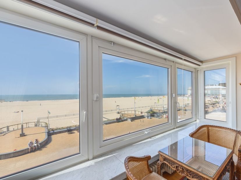 APPARTEMENT MET DRIE SLAAPKAMERS OP DE ALBERT I PROMENADE<br />
Op een uitstekende ligging aan de Albert I Promenade, tussen het Kursaal en de Koninkl