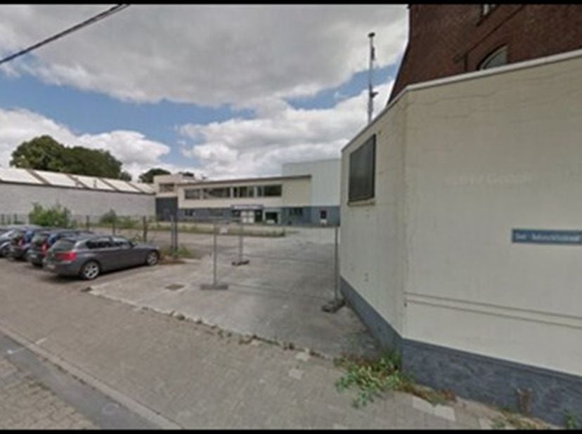 Goed gelegen projectzone met een totale oppervlakte van 7635m².<br />
Deze site is ideaal voor de ontwikkeling van een residentieel woonproject.<br />