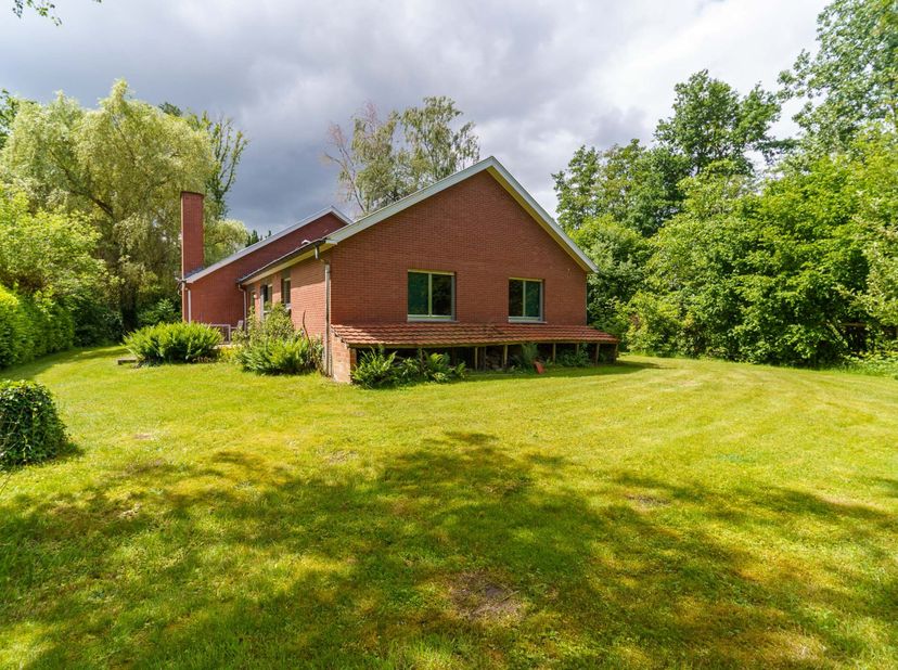 Interesse en/of vragen? Neem gerust contact op met Erik via erik@copandi.be of via 0497/530796.<br />
<br />
Deze ruime woning is gelegen in Tremelo,