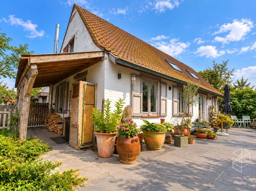 Huis te koop in Sparrenstraat 2,
                    8310 Assebroek