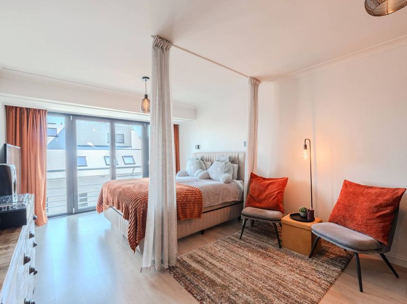 Gerenoveerde studio in de residentie ''Sun Valley'', te centrum Westende-bad. Deze ruime studio is zuidoost gericht en heeft een open zicht. Er is tev