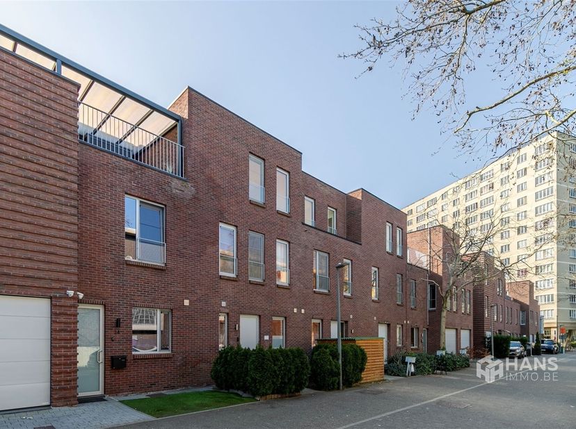 Sus Van Den Eyndestraat 22 - Antwerpen (2020)<br />
<br />
Instapklare woning (143 m²) met 4 slaapkamers, 2 terrassen en tuin (54 m²) in Antwerpen (