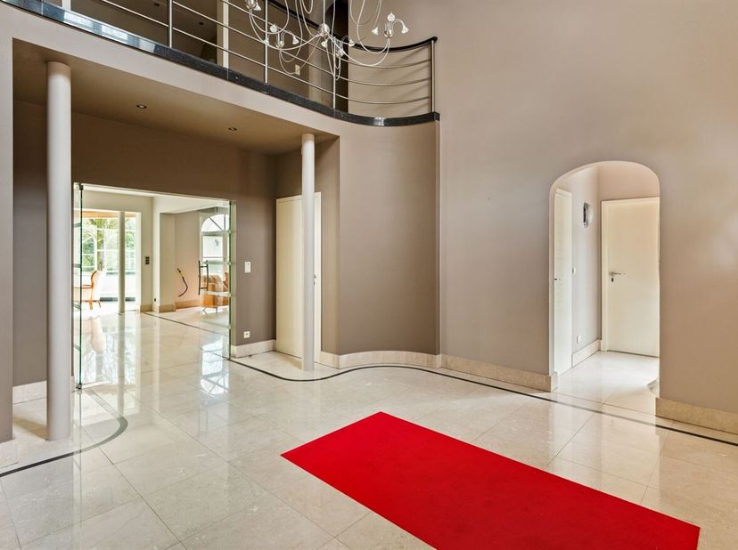 Exclusieve villa met wellness, binnenzwembad, 5 slaapkamers , 3 badkamers op riant perceel van 4.000 m² in Kasterlee.<br />
Ontdek deze uitzonderlijke