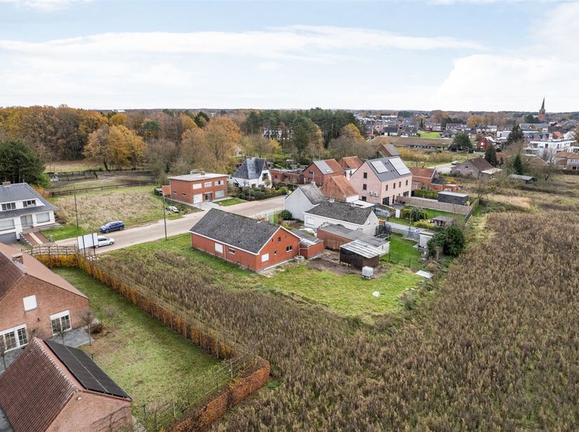 Twee moderne nieuwbouwwoningen met stijlvolle architectuur en energiezuinige technieken. <br />
Beide woningen zijn uitgerust met vloerverwarming, war