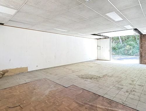                                        Box à louer à Leval-Trahegnies, € 484
