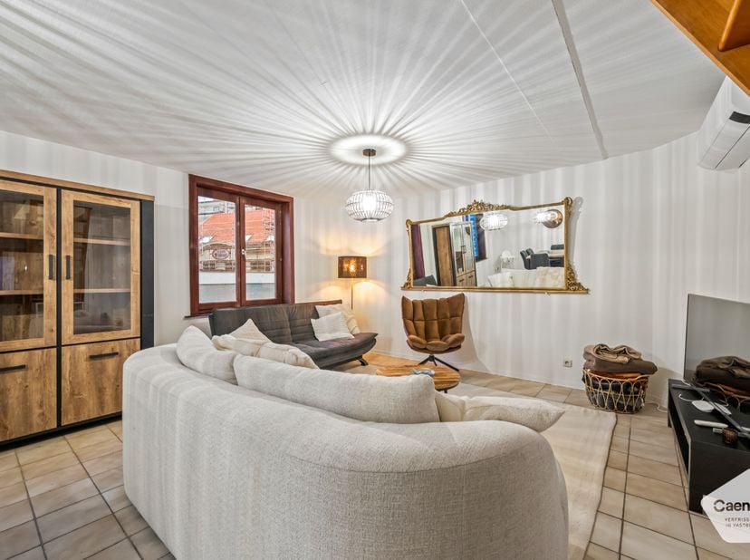 Dit instapklare appartement met twee slaapkamers heeft een uitstekende ligging vlakbij het strand, de Grote Markt en de Jachthaven.<br />
<br />
Bij h