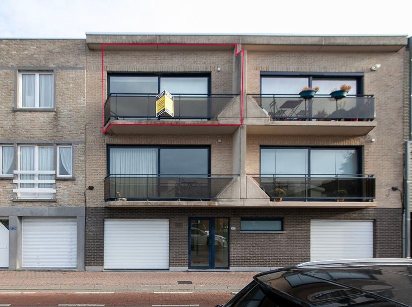 APPARTEMENT BIEN SITUE<br />
<br />
Appartement dans un petit immeuble de 4 appartements.<br />
<br />
Au 2e étage, très bien situé à proximité de la