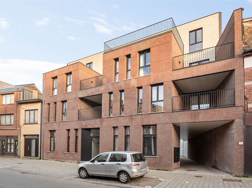 Opbrengsteigendom bestaande uit 8 nieuwbouw appartementen met terrassen en parkeerplaatsen<br />
Deze opbrengsteigendom met 8 nieuwbouw appartementen