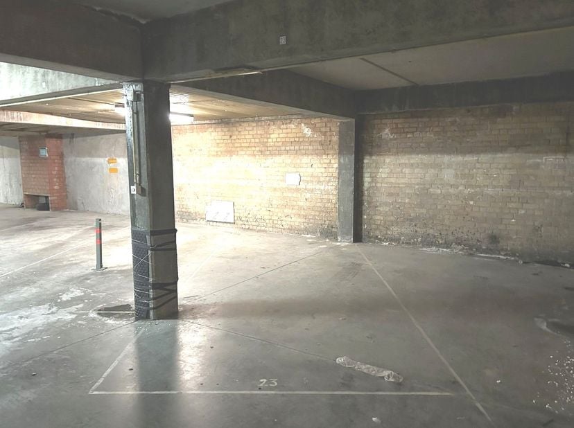 Parking te koop op niveau -1, centraal in de Franslaan te Nieuwpoort-bad.