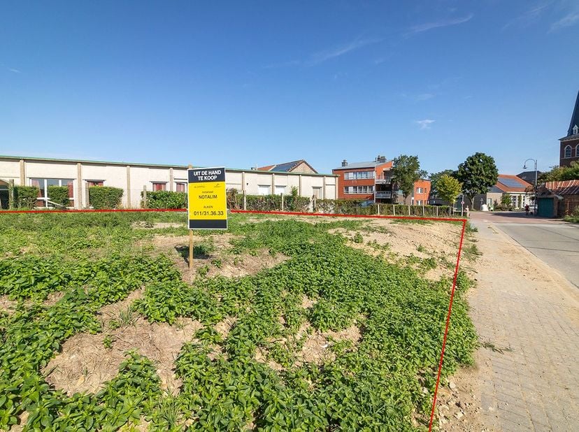 Het gaat om een bouwgrond gelegen aan de Nielstraat te 3890 Gingelom. <br />
Voor dit perceel werd een positief stedenbouwkundig attest voor het bouwe