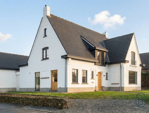                                         Villa à vendre à Deerlijk, € 840.000

