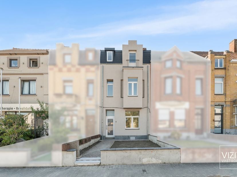 Deze volledig gerenoveerde woning ligt aan de Leopoldlaan in Ninove, op een centrale locatie nabij het stadscentrum. Winkels, scholen, openbaar vervoe