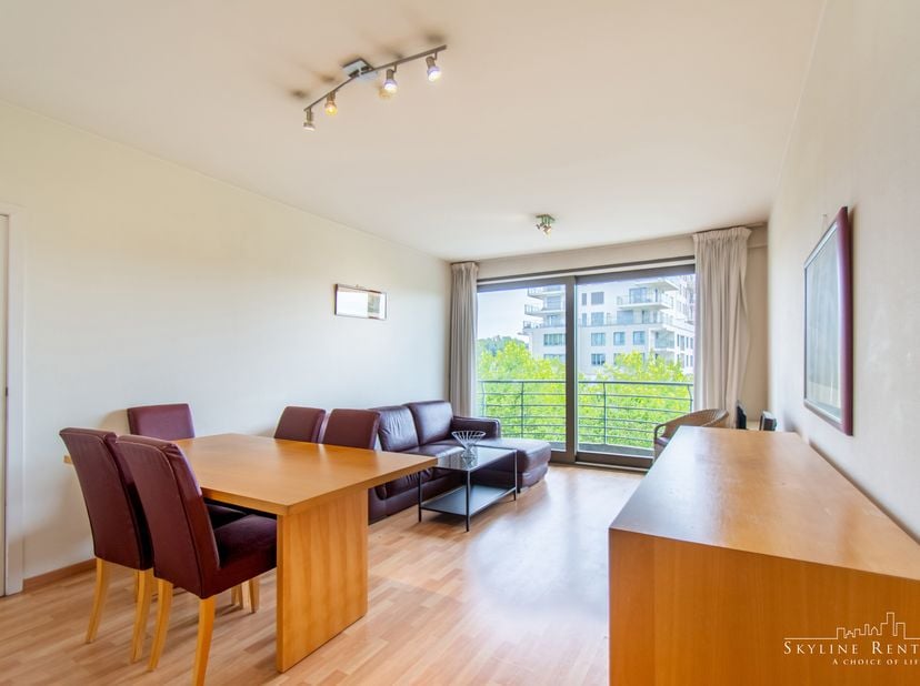 VD A 8.4 - MIN. 1 JAAR CONTRACT - In een gebouw van 2004, nabij Herrman Debroux, 2-slaapkamer gemeubeld appartement gelegen op de 4de verdieping van e