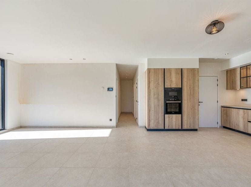 Moderne nieuwbouwwoning met 2 slaapkamers te koop.<br />
Deze laagbouwwoning combineert modern wooncomfort met een uitstekende ligging. Gelegen nabij