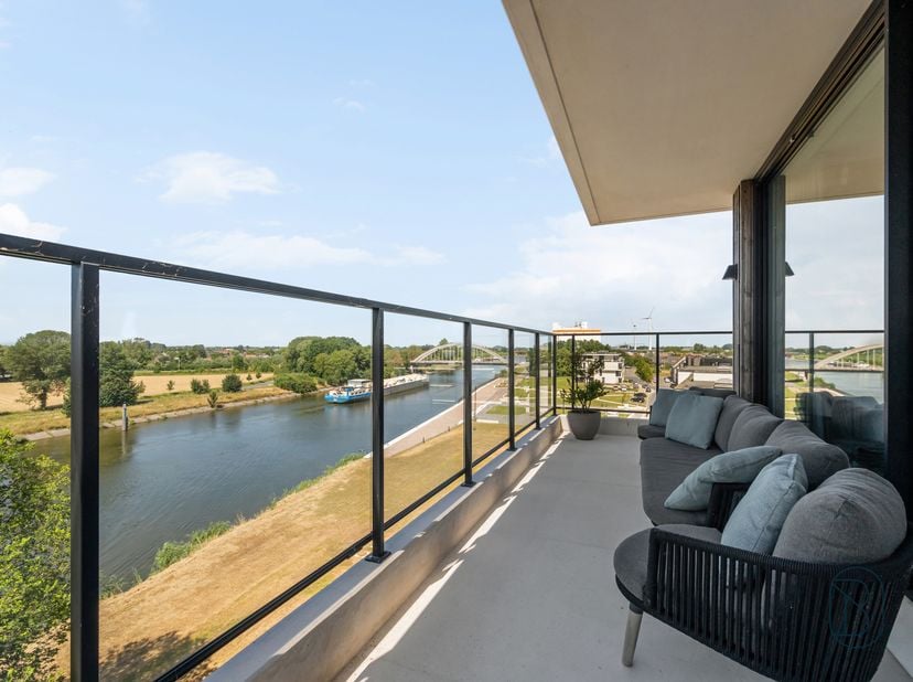 Een unieke kans voor wie op zoek is naar een subliem afgewerkt penthouse met 2 slaapkamers, groot zonneterras, en dit op een toplocatie met zicht op d