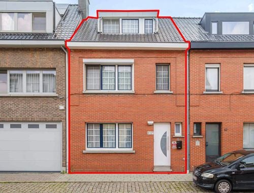                                         Rijwoning te koop in Schoten, € 201.600
