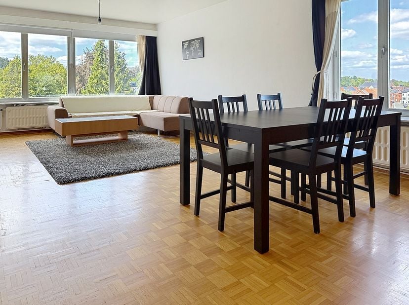 Op zoek naar een ruim appartement op een toplocatie in Leuven? Dit verzorgde appartement combineert rust, licht en een uitstekende bereikbaarheid. Dan