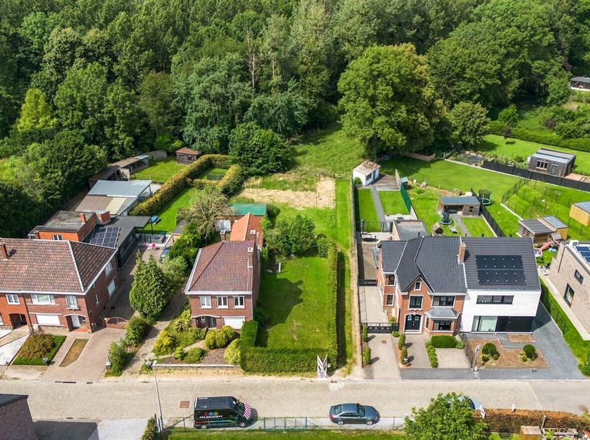 Bouwgrond voor halfopen bebouwing van 7a55ca<br />
De bouwgrond is gelegen op Winkelomstraat in Eigenbilzen. Een rustige, groene buurt kort nabij het