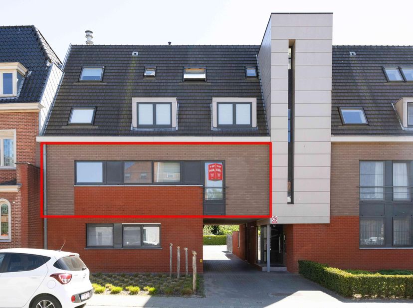 INSTAPKLAAR APPARTEMENT -<br />
Instapklaar appartement met berging en garage in een kleinschalige residentie. Gelegen op de 1e verdieping. <br />
Ind