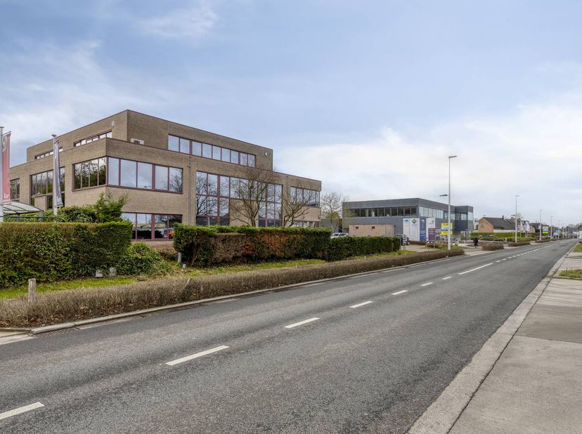 Kwalitatieve vastgoedbelegging met duurzaam rendement en toplocatie nabij Antwerpen!<br />
<br />
Indeling<br />
<br />
Gelijkvloerse verdieping:<br /