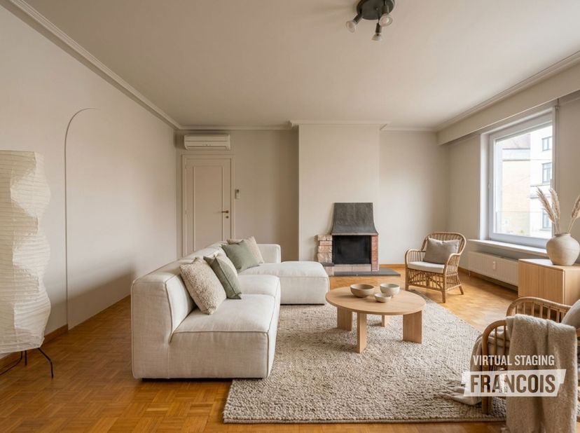 Situé au centre dAudenarde, à proximité immédiate des commerces, des restaurants et de nombreux services de la vie quotidienne, cet appartement spacie