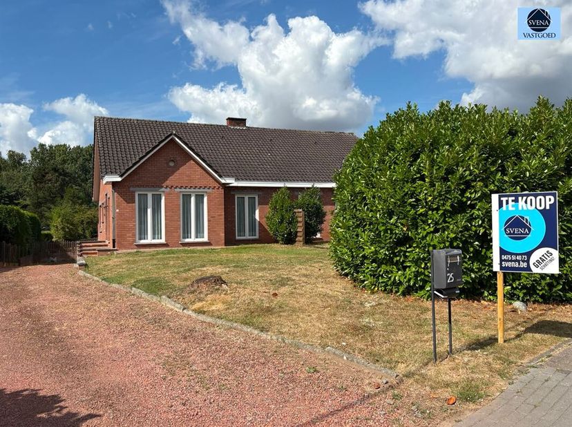 MAISON MITOYENNE AVEC 3 CHAMBRES, JARDIN ET GARAGE<br />
Prix indicatif : 325 000 euros<br />
Cette maison bénéficie d'un emplacement idéal à proximit