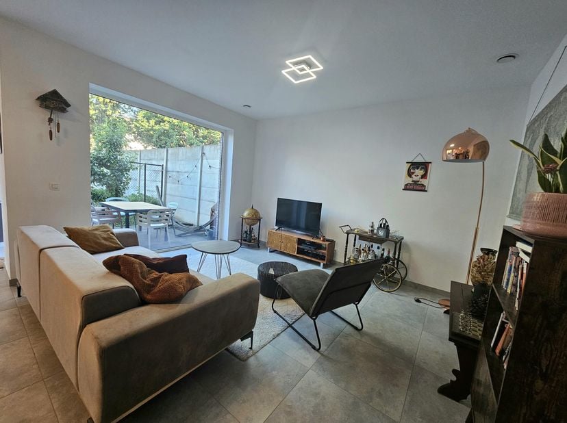 Vous recherchez un appartement moderne, économe en énergie, avec tout le confort, beaucoup de lumière et un excellent emplacement ? Alors ce magnifiqu