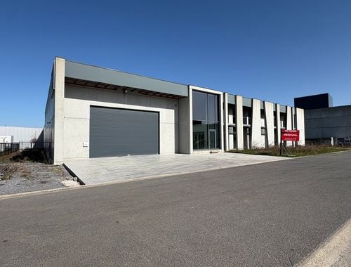                                         Bedrijfsgebouw te huur in Sint-Truiden, € 4.500

