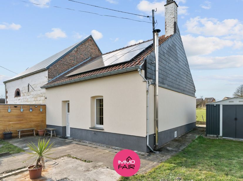 Knusse woning met zicht op de achterliggende velden<br />
<br />
Deze deels gerenoveerde woning is gelegen in Lafelt, een landelijke deelgemeente van