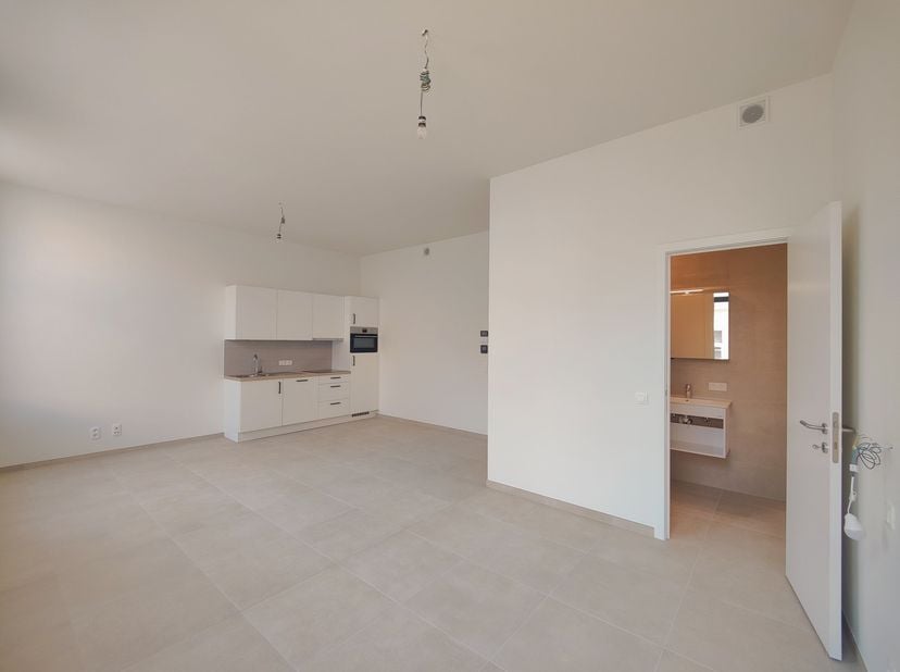 Bent u op zoek naar een stijlvolle woonst met karakter in hartje Oostende? Deze prachtige studio bevindt zich in een authentiek historisch gebouw dat