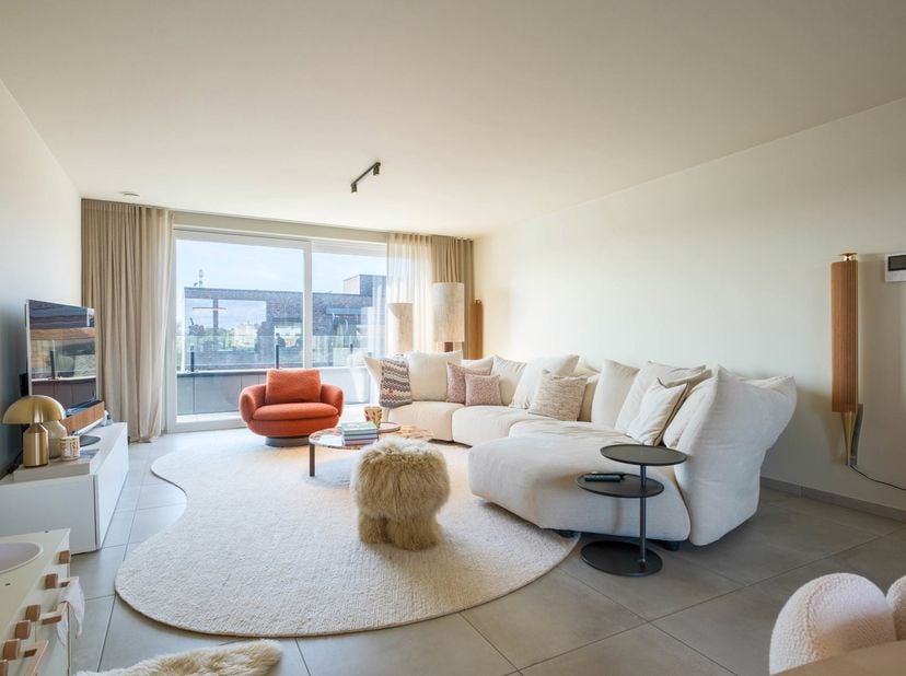 Op zoek naar een centraal gelegen nieuwbouw penthouse? Dan is deze penthouse wat u zoekt. Met zijn grote raampartijen en 2 terrassen is dit puur genie