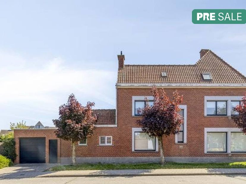 Plan snel een bezoek!<br />
<br />
Een charmant huis met een bewoonbare oppervlakte van 150 m², gezellige tuin en garage, gelegen op een centrale ligg