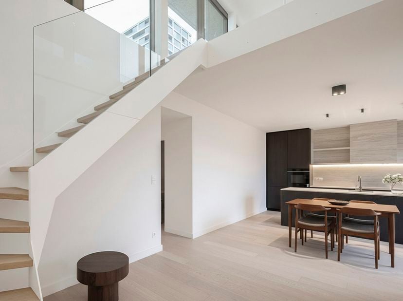 Gelegen aan het nieuwe operaplein in het hart van de stad bevindt zich dit duplex penthouse met frontaal zicht op de Antwerpse Opera. Het plein werd t