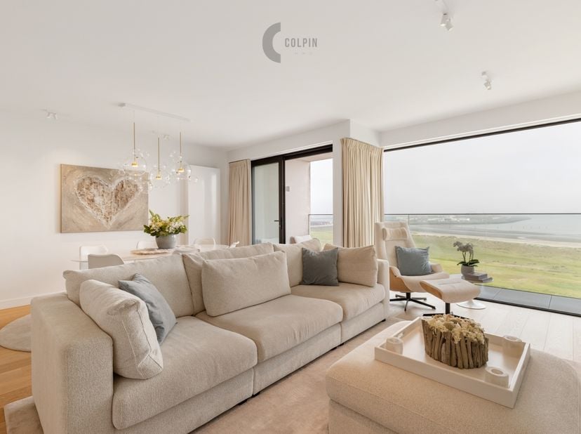 Exclusief duplex-appartement met frontaal zeezicht te koop op de Zeedijk van Heist !<br />
<br />
Bent u op zoek naar een instapklaar appartement aan