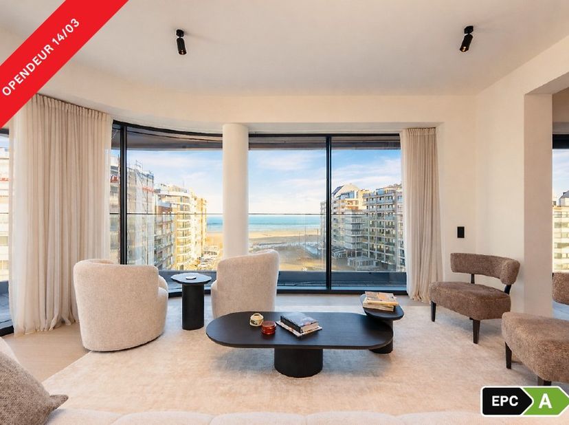 Op een absolute toplocatie aan zee, op de vijfde verdieping van de iconische Heldentoren, bevindt zich dit uitzonderlijke nieuwbouwappartement met een