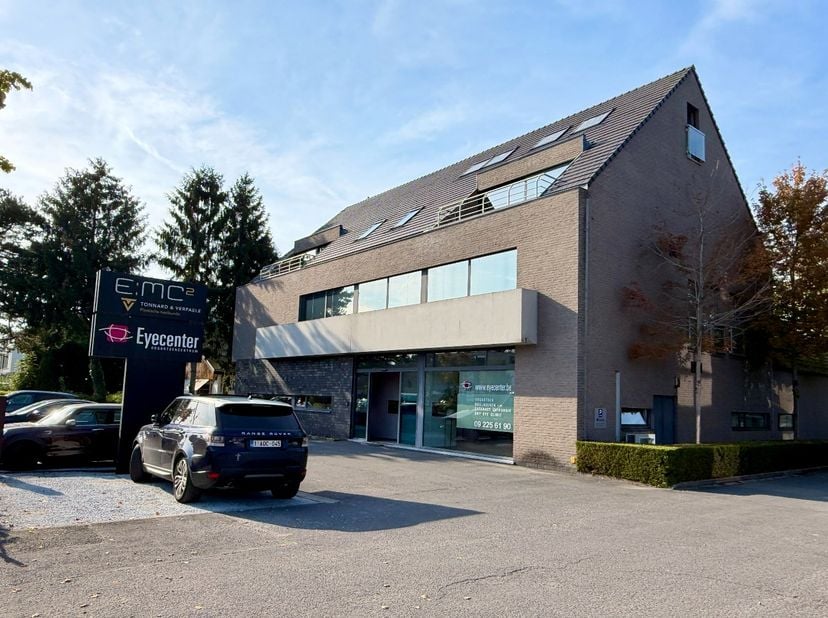 Bien professionnel à vendre à Kortrijksesteenweg 208,
                    9830 Sint-Martens-Latem