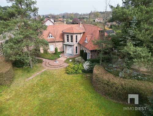                                         Villa-Manoir à vendre à Tessenderlo, € 699.000
