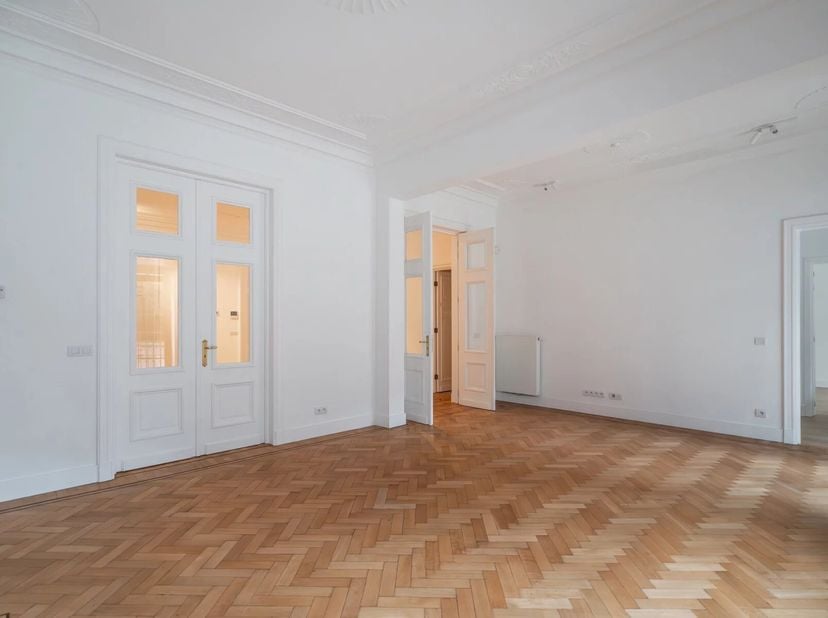 Gepresenteerd door Alexandra Dewitte Tel: 0473/84.61.61 of alexandra.dewitte@victoire.be<br />
In een gebouw uit 1930, volledig gerenoveerd in 2021, o